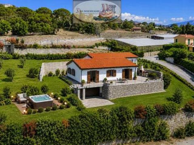 Villa Indipendente in vendita a Riva Ligure, Liguria