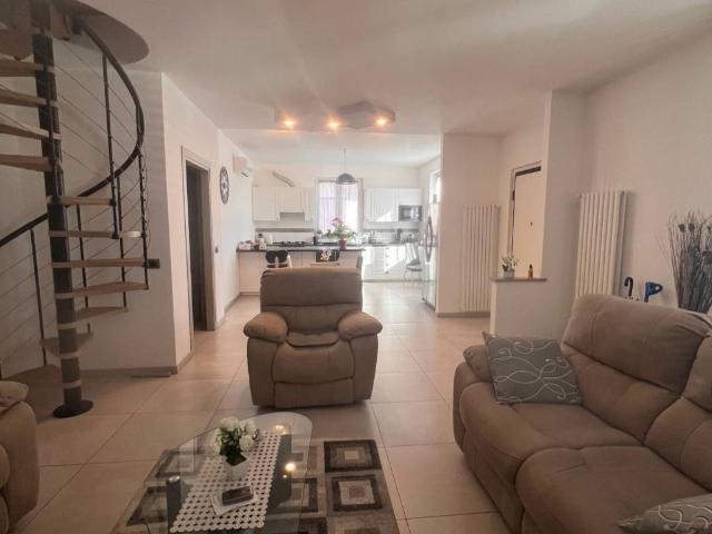 Villa Indipendente in vendita a Rivanazzano, Lombardia