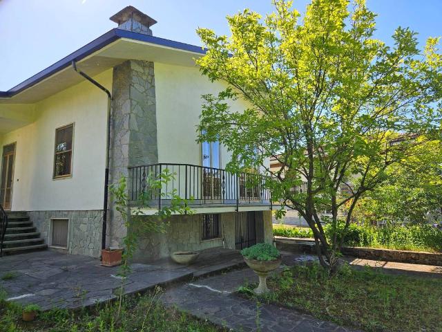 Villa Indipendente in vendita a Rivanazzano, Lombardia