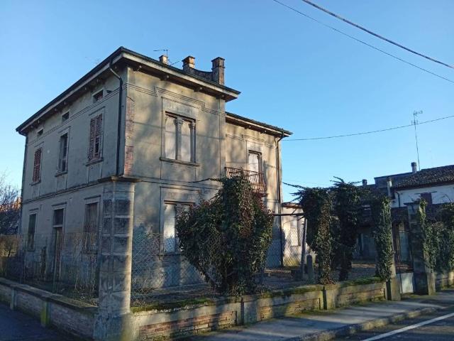 Villa Indipendente in vendita a Rivarolo del Re ed Uniti, Cremona