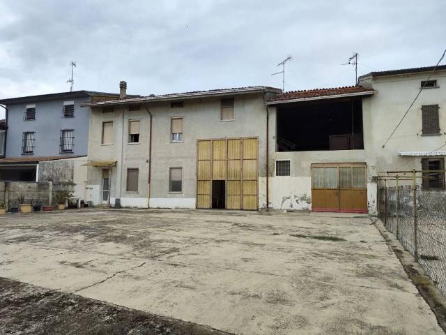 Villa Indipendente in vendita a Brugnolo, Rivarolo del Re ed Uniti