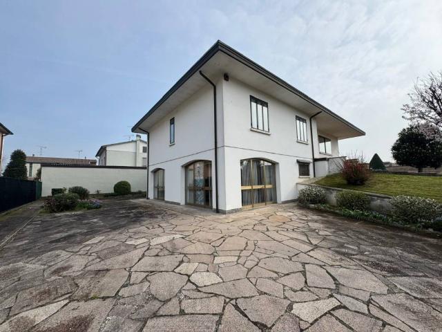 Villa Indipendente in vendita a Rivarolo Mantovano, Lombardia