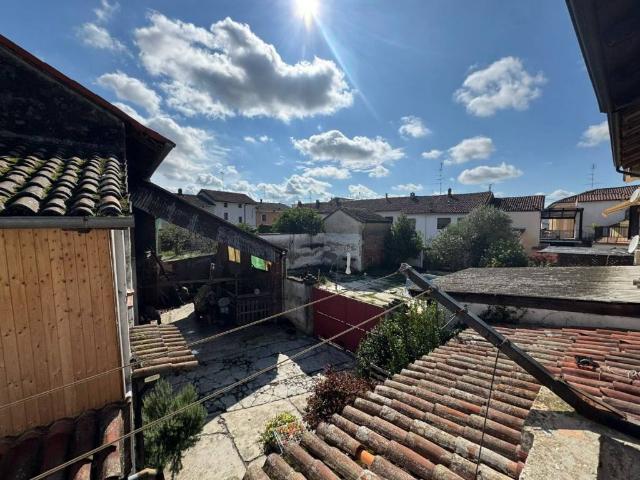 Villa Indipendente in vendita a Piemonte, Vercelli