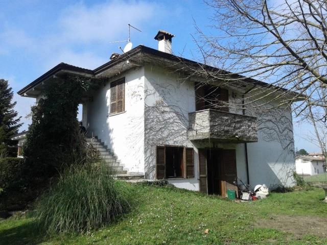 Villa Indipendente in vendita a Fabbiano, Rivergaro