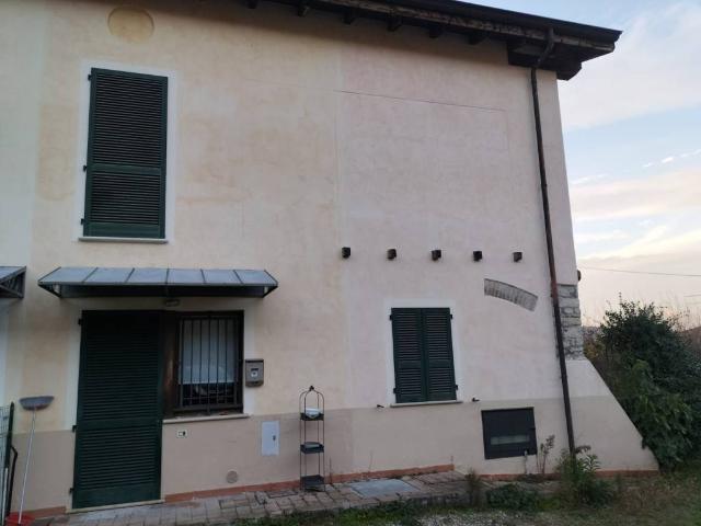 Villa Indipendente in vendita a Fabbiano, Rivergaro