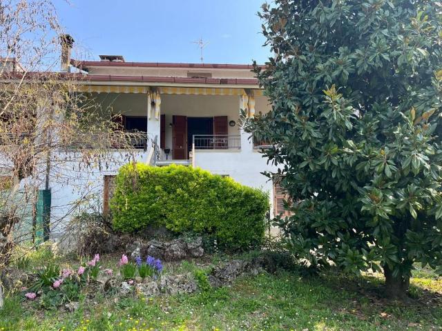 Villa Indipendente in vendita a Fabbiano, Rivergaro