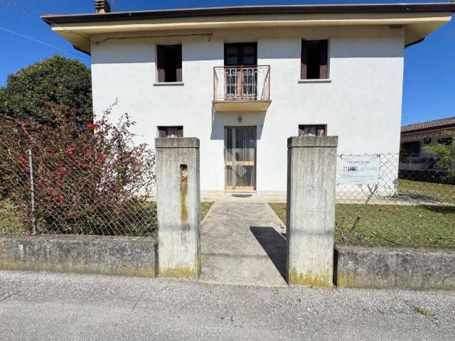 Villa Indipendente in vendita a Rivignano Teor / Rivignan Teôr, Rivignano