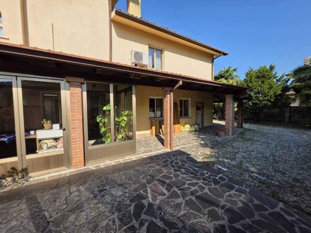 Villa Indipendente in vendita a Rivignano Teor / Rivignan Teôr, Rivignano