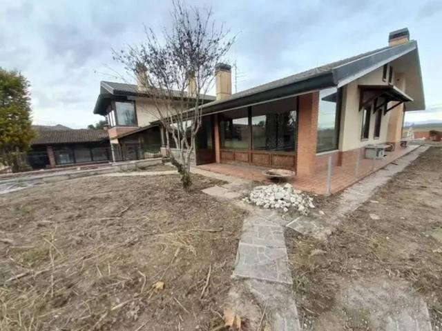 Villa Indipendente in vendita a Rivignano Teor / Rivignan Teôr, Rivignano