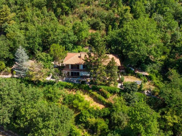 Villa Indipendente in vendita a Rivodutri, Lazio