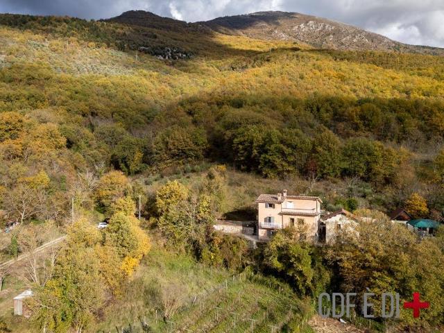 Villa Indipendente in vendita a Rivodutri, Lazio