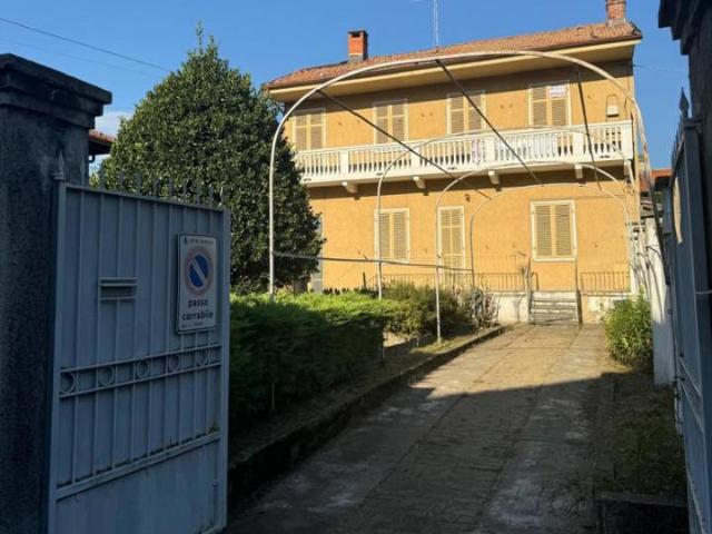 Villa Indipendente in vendita a Borgo Uriola, Piemonte