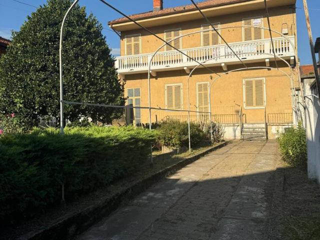Villa Indipendente in vendita a Borgo Uriola, Piemonte