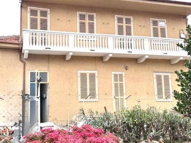 Villa Indipendente in vendita a Borgo Uriola, Piemonte