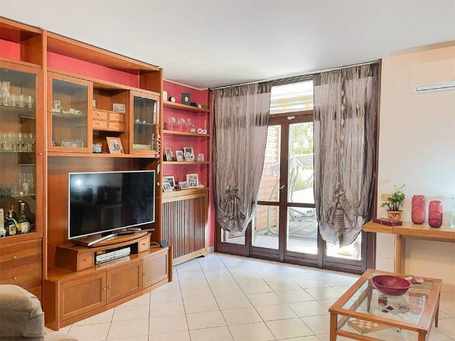 Villa Indipendente in vendita a Maiasco, Piemonte