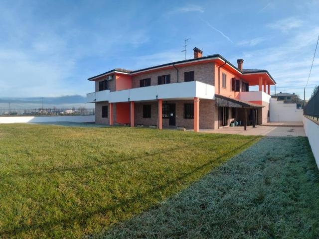 Villa Indipendente in vendita a Rivolta D'adda, Lombardia