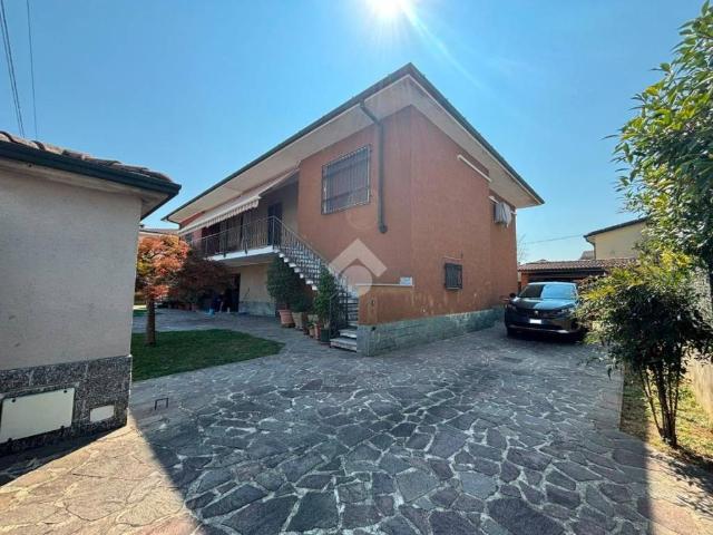 Villa Indipendente in vendita a Rivolta D'adda, Lombardia