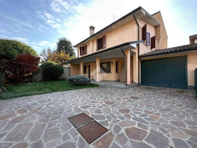 Villa Indipendente in vendita a Rivolta D'adda, Lombardia