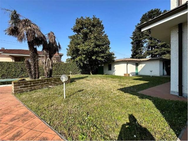 Villa Indipendente in vendita a Rivolta D'adda, Lombardia