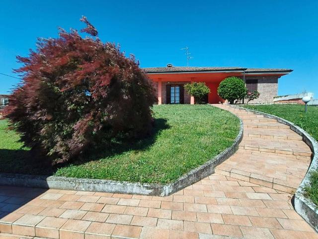 Villa Indipendente in vendita a Rivolta D'adda, Lombardia