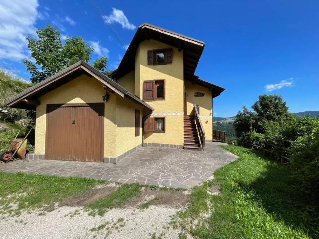Villa Indipendente in vendita a Canove Di Roana, Veneto