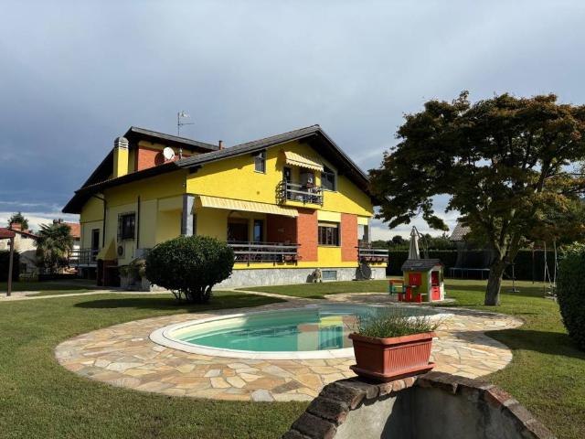 Villa Indipendente in vendita a Piemonte, Vercelli