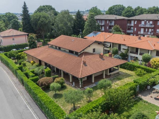 Villa Indipendente in vendita a Robbiate, Lombardia