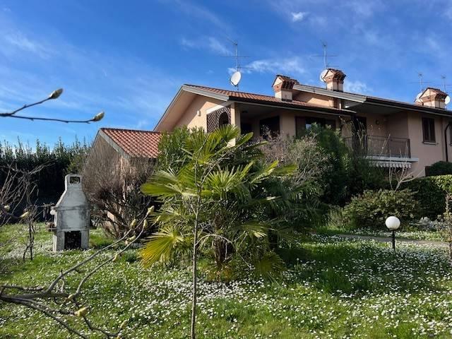 Villa Indipendente in vendita a Robbiate, Lombardia