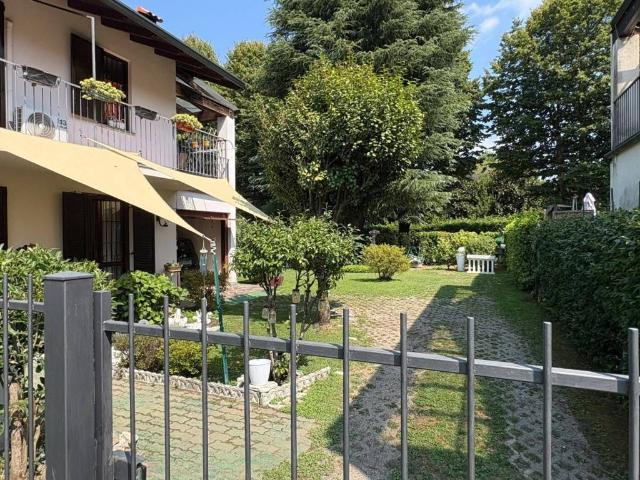 Villa Indipendente in vendita a Robbiate, Lecco