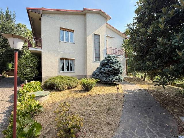 Villa Indipendente in vendita a Robbiate, Lombardia