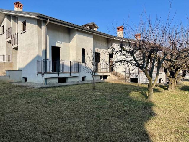 Villa Indipendente in vendita a Robbiate, Lombardia