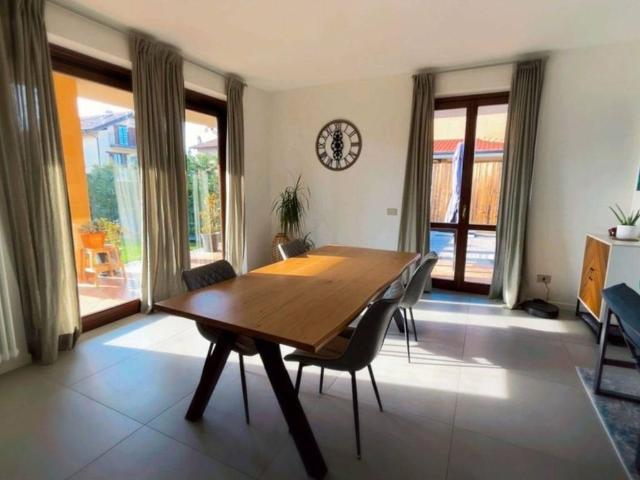 Villa Indipendente in vendita a Robbiate, Lombardia