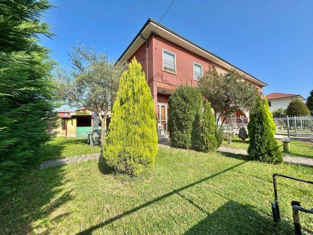 Villa Indipendente in vendita a Robbiate, Lombardia