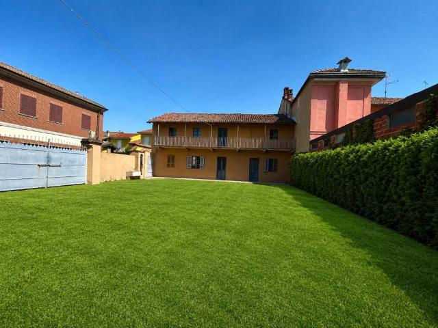 Villa Indipendente in vendita a Robbio, Lombardia