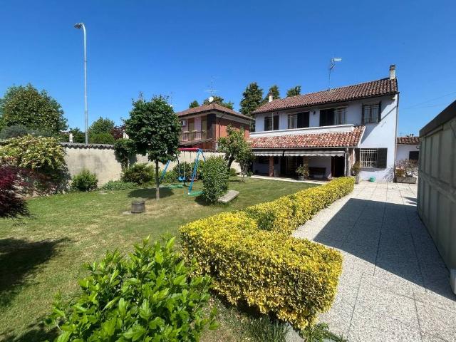 Villa Indipendente in vendita a Robbio, Lombardia