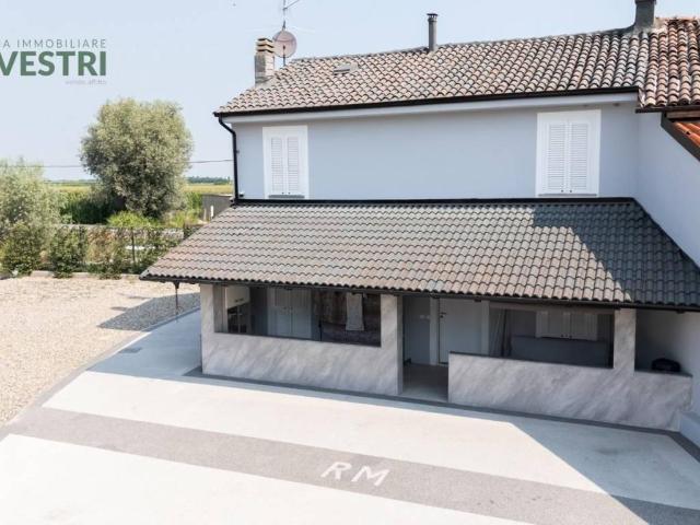 Villa Indipendente in vendita a Robbio, Pavia