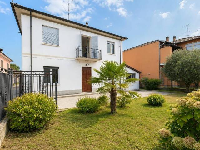 Villa Indipendente in vendita a Robbio, Lombardia
