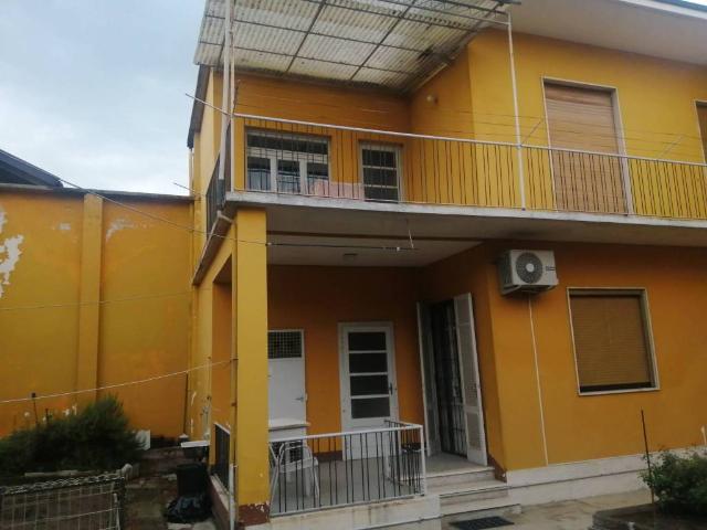 Villa Indipendente in vendita a Robbio, Lombardia