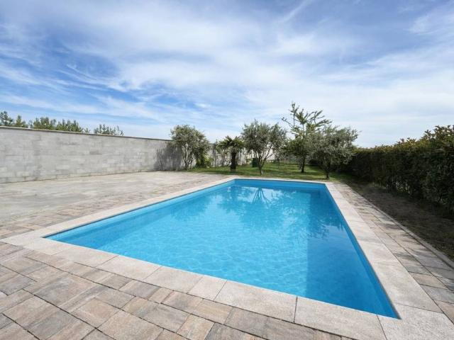 Villa Indipendente in vendita a Robbio, Lombardia