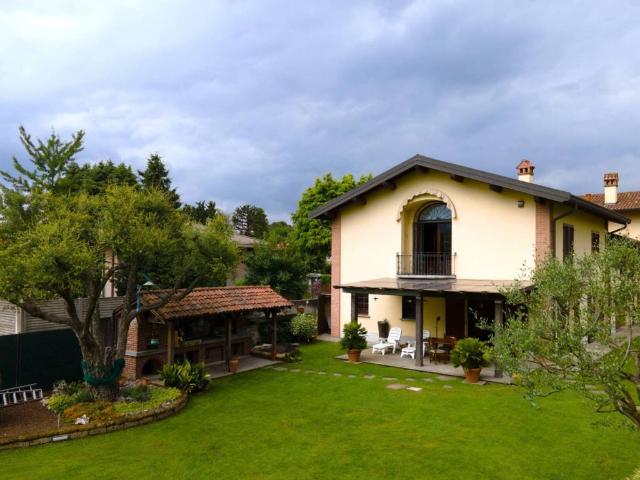 Villa Indipendente in vendita a Robecchetto, Robecchetto Con Induno