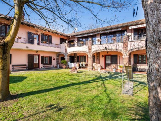 Villa Indipendente in vendita a Robecchetto, Robecchetto Con Induno