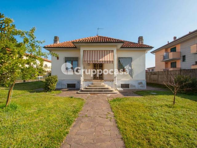 Villa Indipendente in vendita a Robecchetto, Robecchetto Con Induno