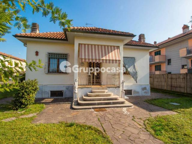Villa Indipendente in vendita a Robecchetto, Robecchetto Con Induno