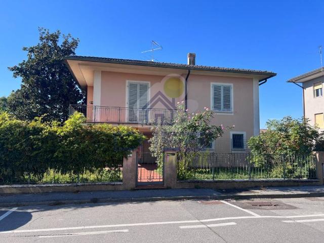 Villa Indipendente in vendita a Robecco D'oglio, Lombardia