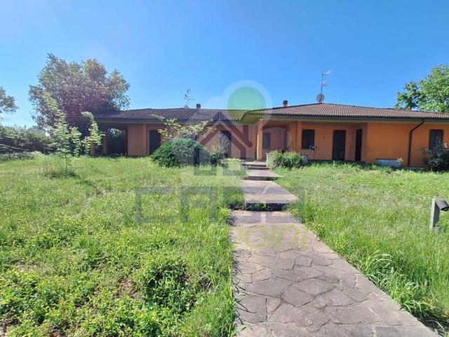 Villa Indipendente in vendita a Robecco D'oglio, Lombardia