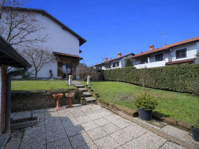 Villa Indipendente in vendita a Robecco Sul Naviglio, Lombardia