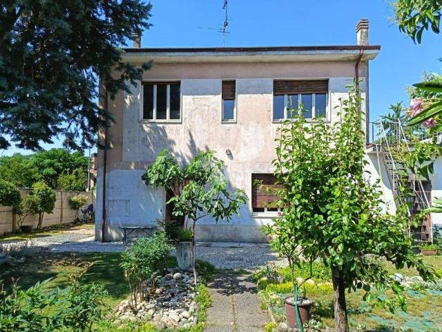 Villa Indipendente in vendita a Robecco Sul Naviglio, Lombardia