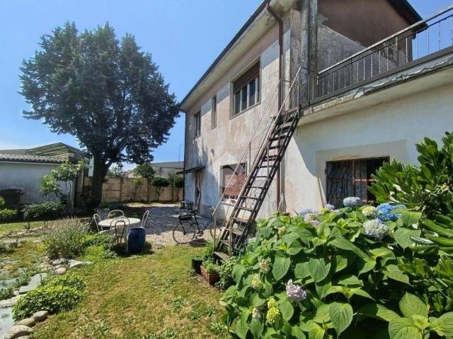 Villa Indipendente in vendita a Robecco Sul Naviglio, Lombardia