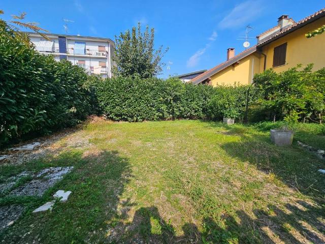 Villa Indipendente in vendita a Castellazzo de' Barzi, Robecco sul Naviglio