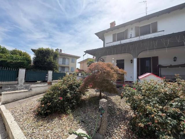 Villa Indipendente in vendita a Robecco Sul Naviglio, Lombardia